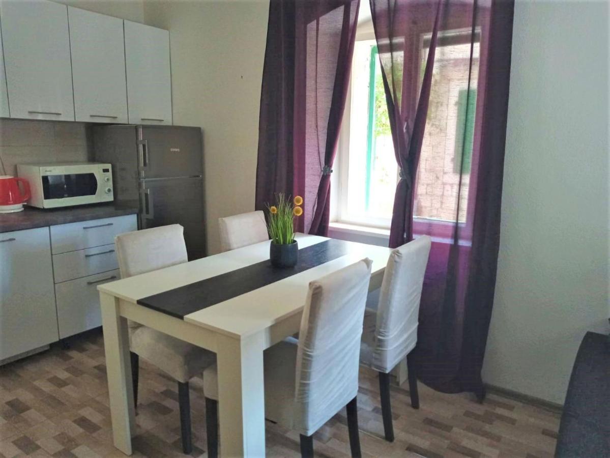 Apartment Karlito Kastela Bagian luar foto