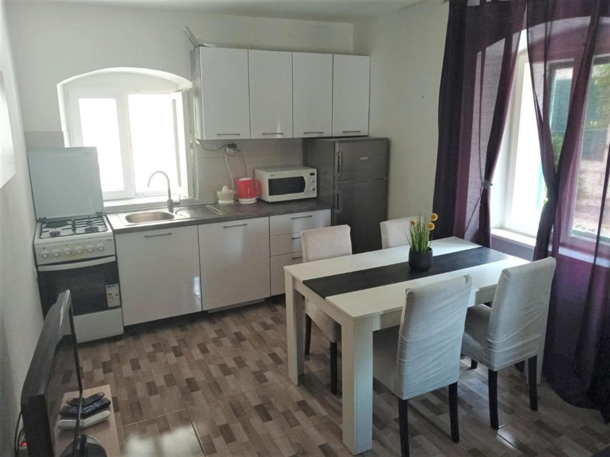 Apartment Karlito Kastela Bagian luar foto