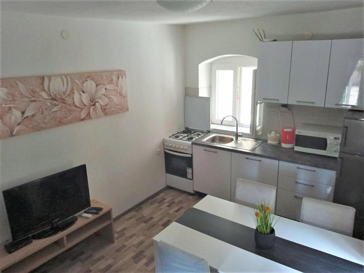 Apartment Karlito Kastela Bagian luar foto