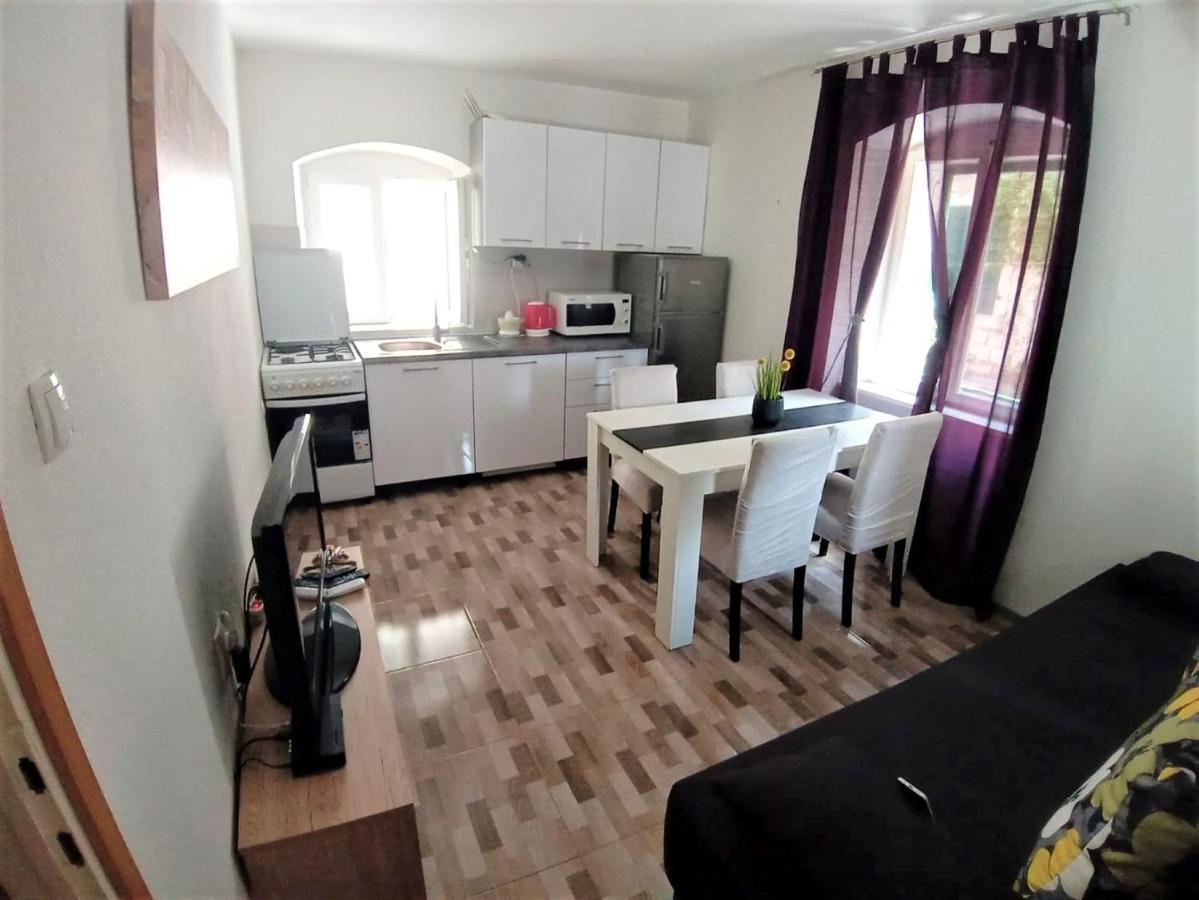 Apartment Karlito Kastela Bagian luar foto
